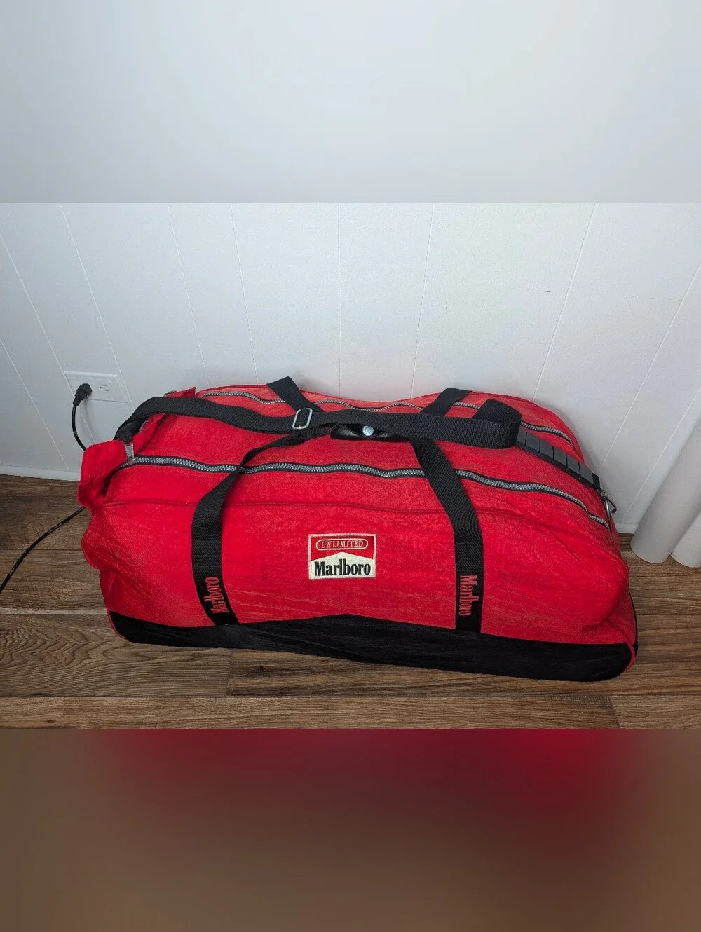 Vintage Marlboro Large Wheeled Duffle Bag 36
